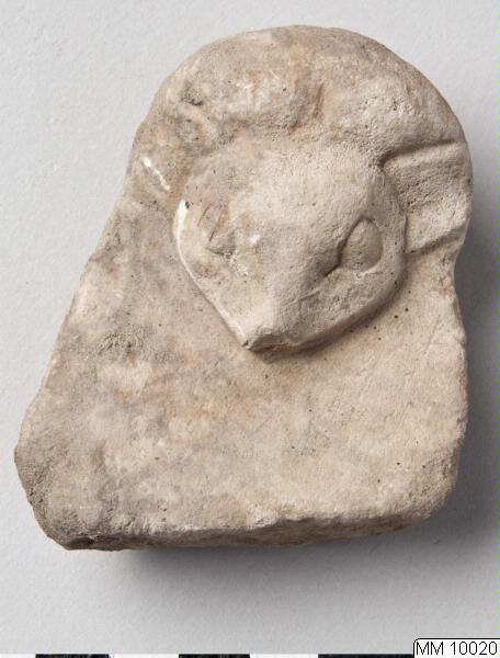 Sculpture@eng, Boat@eng, Fragment@eng, Head@eng, Figurine@eng, Båt, Figurin, Huvud, Fragment, Skulptur