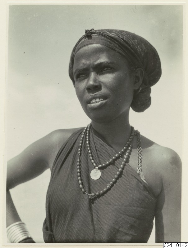 huvudbonad, porträtt, halsband, kvinna, fotografi, photograph