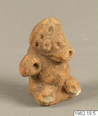 Lergodsfigur, figur: människa med djurhuvud, sculpture, figure