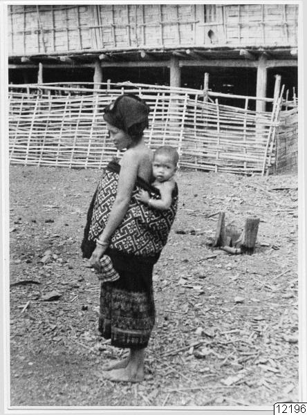 spinnrock, höns, porträtt, barn, textilhantverk, människa, hus, huvudbonad, fotografi, photograph