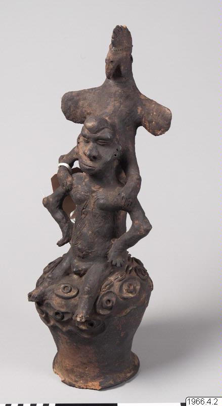 Stolpkrön, skulptur: takkrön, sculpture, figure